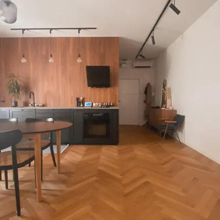 Charming & Quiet Retreat In The Heart Of